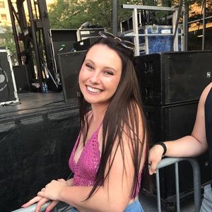 Meet your Posher, Danika